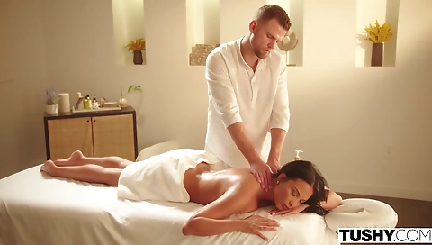 Slutty brunette hair shows off her cute ass