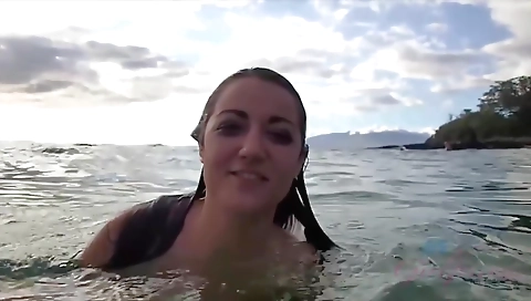 Hawt babe gives a hot office