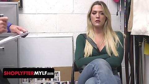 Sexy ass gets fucked in public