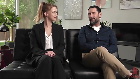 Slutty girl's first timeer i' amusementdo