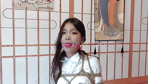 Masked milf shows off her sexy feet